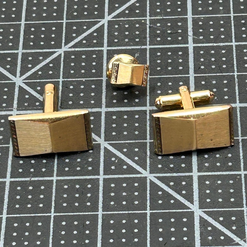 Vintage Hickok USA Mens Gold Tone Brushed Geometric Cufflinks and Tie Tac‎ Set